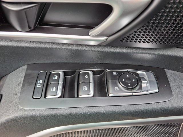 Photo of 2025 Glacial White Pearl Kia Telluride