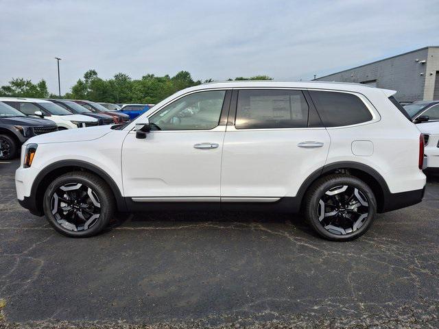 Photo of 2025 Glacial White Pearl Kia Telluride