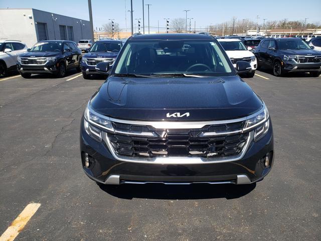 Photo of 2025 Fusion Black Kia Seltos