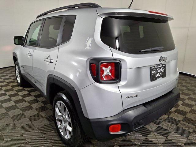 Photo of 2016 Glacier Metallic Jeep Renegade