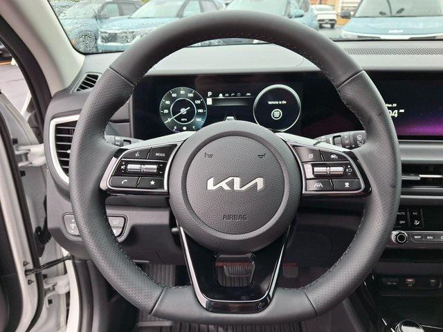 Photo of 2026 White Kia Seltos