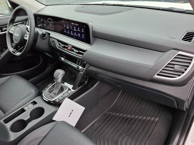 Photo of 2026 White Kia Seltos