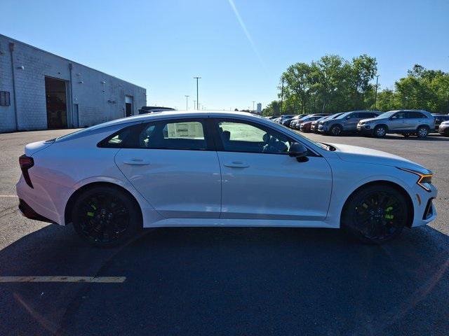 Photo of 2026 Snow White Pearl Kia K5