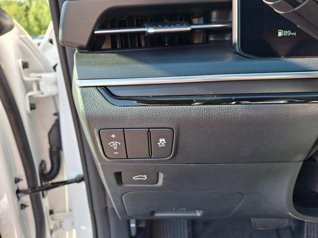 Photo of 2026 Snow White Pearl Kia K5