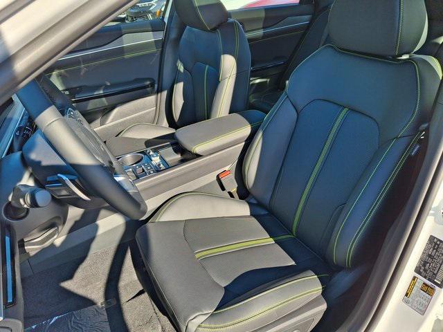 Photo of 2026 Snow White Pearl Kia K5