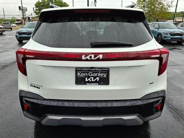 Photo of 2026 White Kia Seltos
