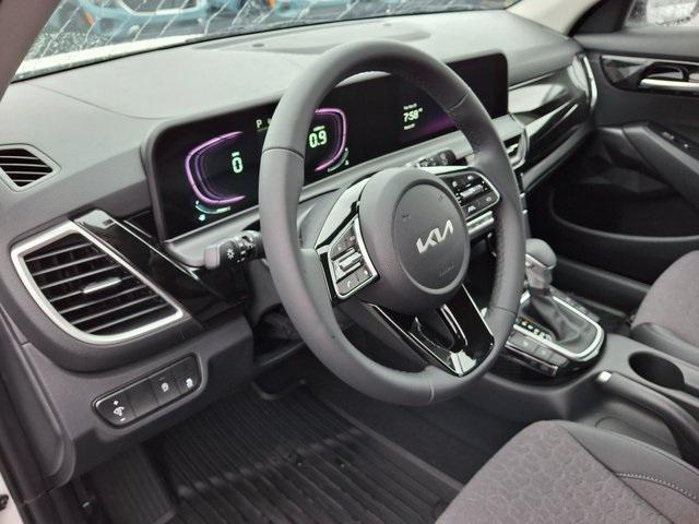 Photo of 2026 White Kia Seltos