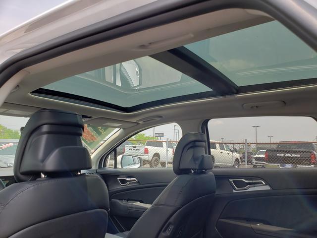 Photo of 2026 Glacial White Pearl Kia Sportage