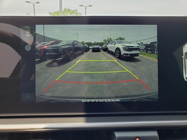 Photo of 2026 Glacial White Pearl Kia Sportage