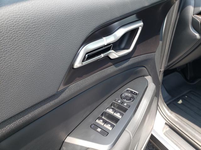 Photo of 2026 Glacial White Pearl Kia Sportage