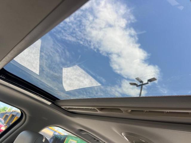 Photo of 2005 White Chevrolet Malibu