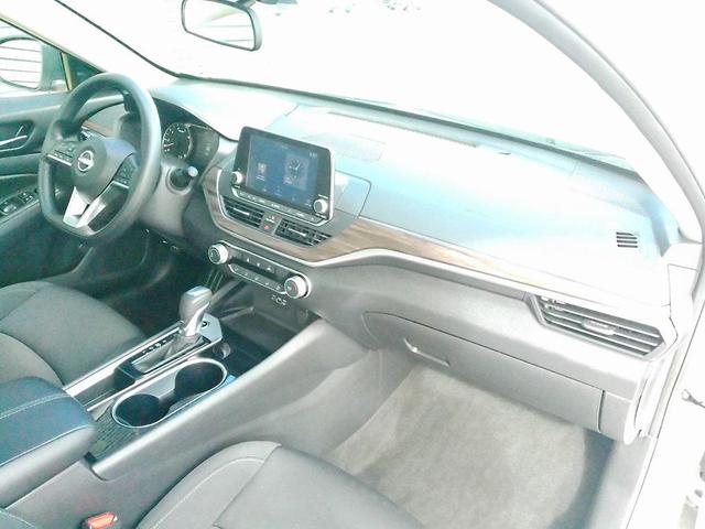 Photo of 2024 Brilliant Silver Metallic Nissan Altima