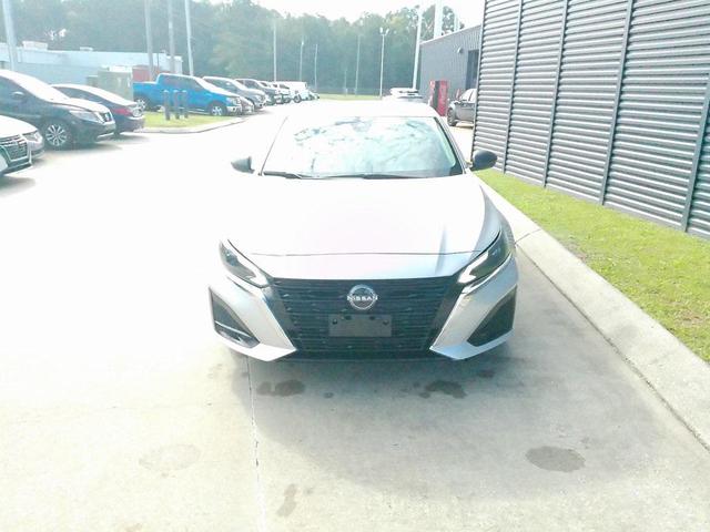 Photo of 2024 Brilliant Silver Metallic Nissan Altima