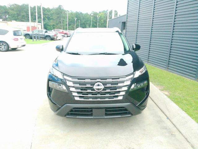 Photo of 2025 Super Black Nissan Rogue