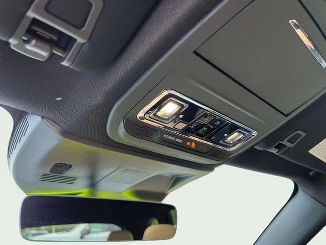 Photo of 2022 Pristine White Metallic Tri-Coat Lincoln Corsair