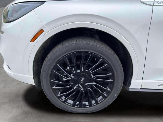 Photo of 2022 Pristine White Metallic Tri-Coat Lincoln Corsair