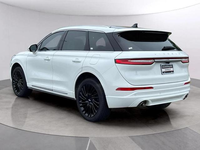 Photo of 2022 Pristine White Metallic Tri-Coat Lincoln Corsair