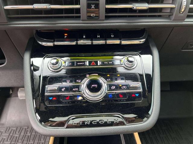Photo of 2022 Pristine White Metallic Tri-Coat Lincoln Corsair