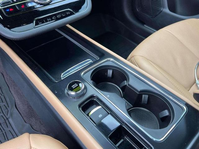 Photo of 2022 Pristine White Metallic Tri-Coat Lincoln Corsair