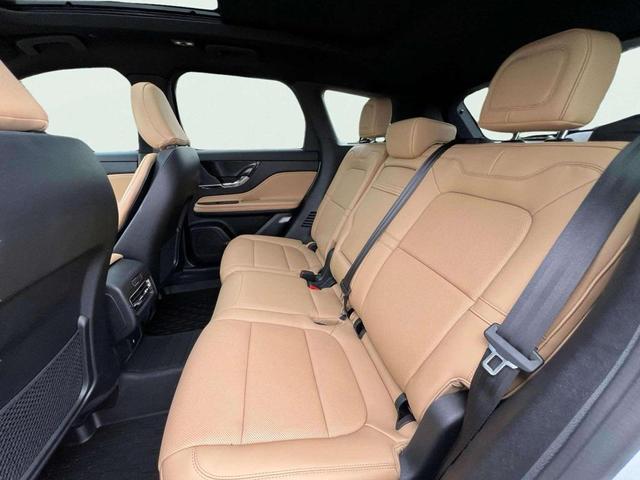 Photo of 2022 Pristine White Metallic Tri-Coat Lincoln Corsair
