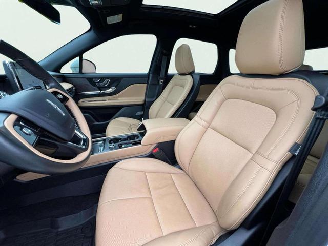 Photo of 2022 Pristine White Metallic Tri-Coat Lincoln Corsair