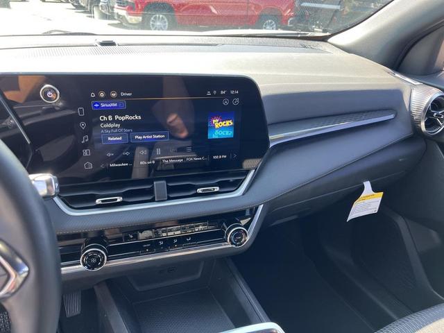 Photo of 2025 Summit White Chevrolet Equinox