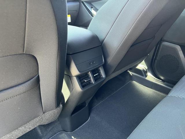 Photo of 2025 Summit White Chevrolet Equinox