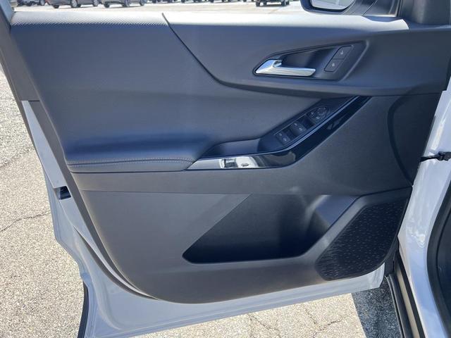 Photo of 2025 Summit White Chevrolet Equinox
