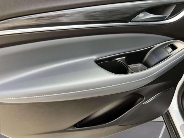 Photo of 2024 White Buick Enclave
