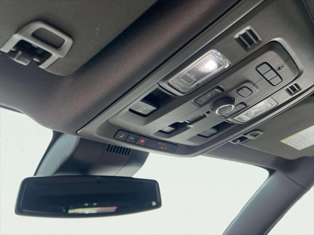 Photo of 2023 White Frost Tricoat GMC Yukon