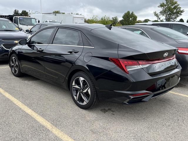Photo of 2022 Phantom Black Hyundai ELANTRA