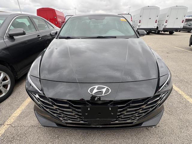 Photo of 2022 Phantom Black Hyundai ELANTRA