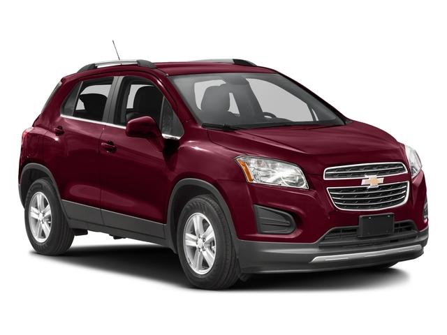 Photo of 2016 Silver Ice Metallic Chevrolet Trax