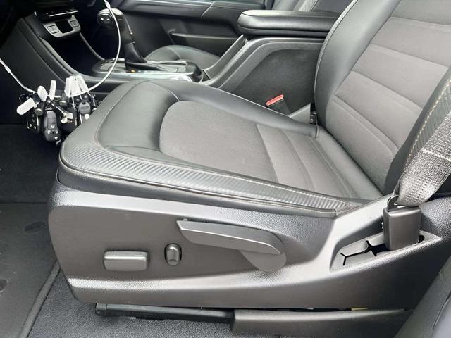 Photo of 2021 Summit White GMC Canyon