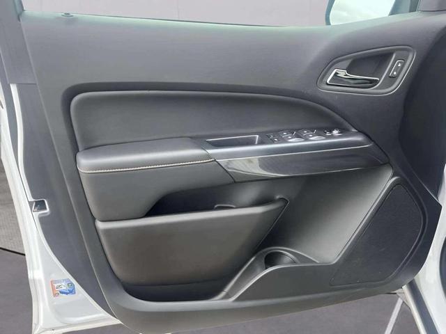 Photo of 2021 Summit White GMC Canyon
