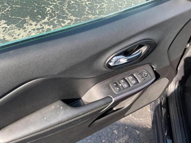 Photo of 2021 Black Jeep Cherokee