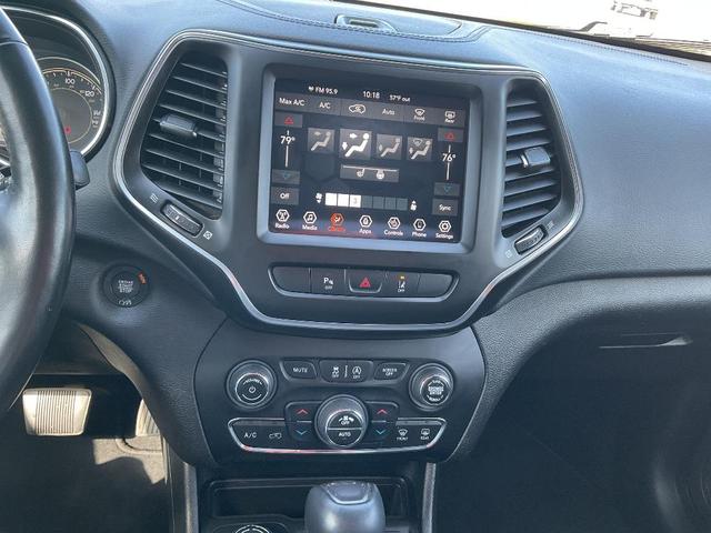 Photo of 2021 Black Jeep Cherokee