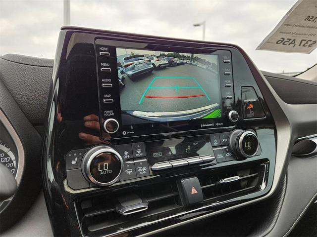 Photo of 2022 Midnight Black Metallic Toyota Highlander