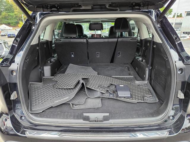 Photo of 2022 Midnight Black Metallic Toyota Highlander
