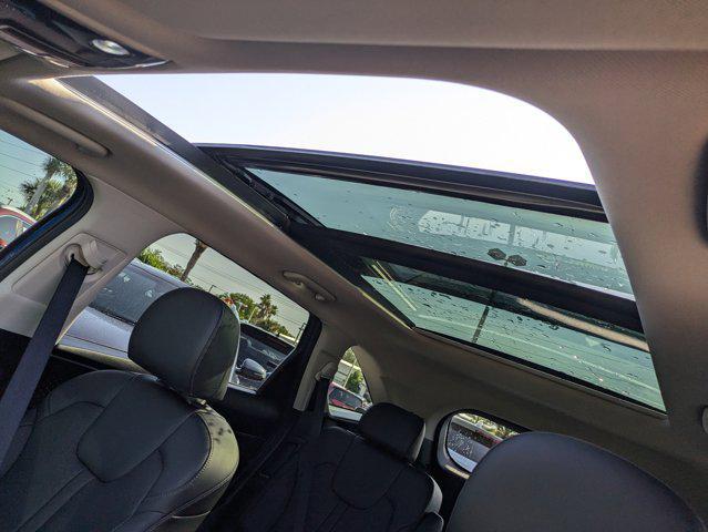 Photo of 2023 Sapphire Blue Kia Sorento