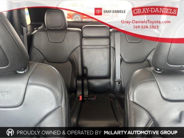 Photo of 2018 Bright White Clearcoat Jeep Cherokee