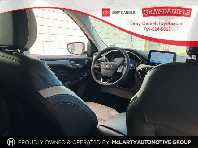 Photo of 2021 White Ford Escape