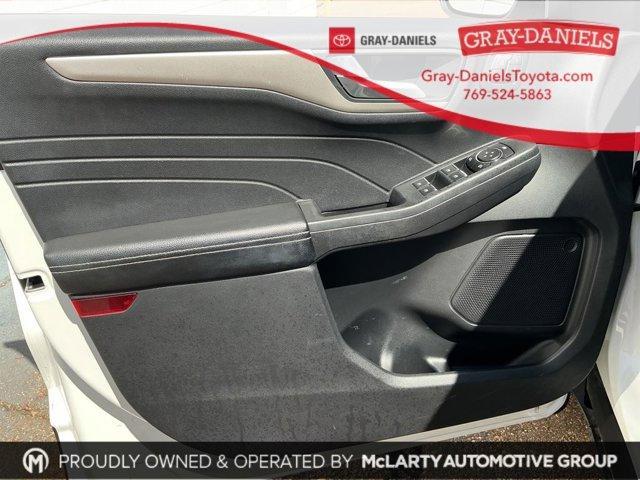 Photo of 2021 White Ford Escape