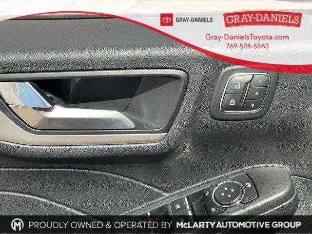 Photo of 2021 White Ford Escape