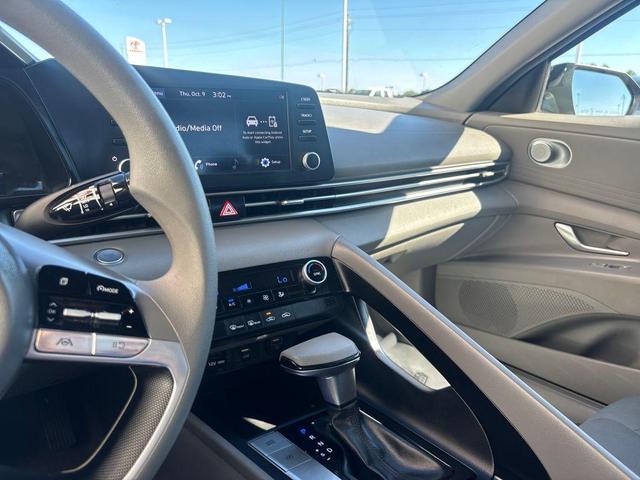 Photo of 2022 Phantom Black Hyundai ELANTRA