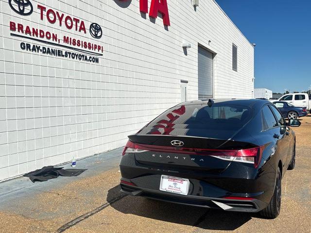 Photo of 2022 Phantom Black Hyundai ELANTRA