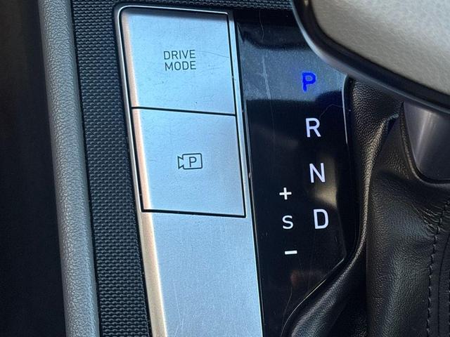 Photo of 2022 Phantom Black Hyundai ELANTRA