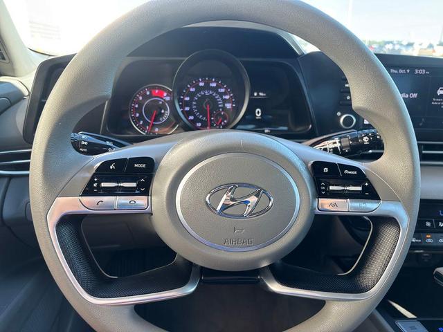 Photo of 2022 Phantom Black Hyundai ELANTRA
