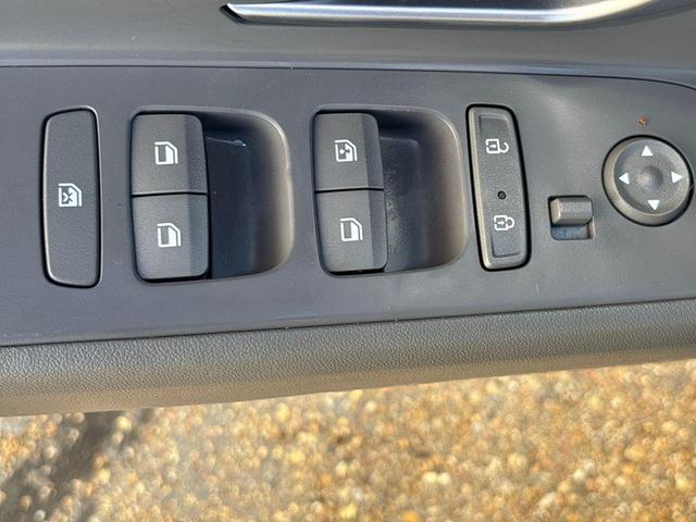Photo of 2022 Phantom Black Hyundai ELANTRA