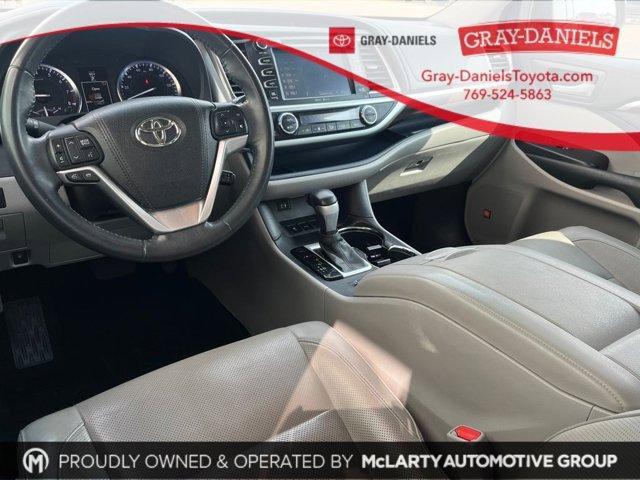 Photo of 2015 Predawn Gray Mica Toyota Highlander